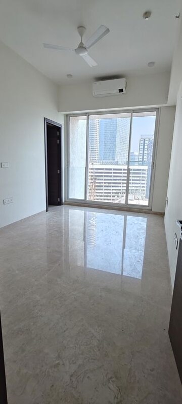 Room in 3 BHK Apartment at Raheja Imperia, Worli – for Rent