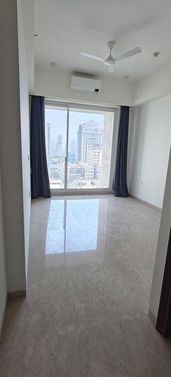 3 BHK + Servant Room Apartment For Rent in Raheja Imperia