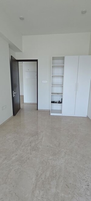 Room in 3 BHK Apartment at Raheja Imperia, Worli – for Rent