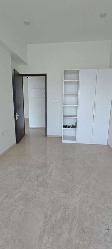 Room in 3 BHK Apartment at Raheja Imperia, Worli – for Rent