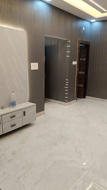 Room in 1 BHK Builder Floor at Shalimar Garden Extension I – for Sale