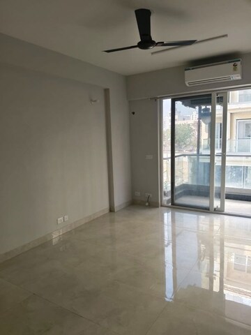 Room in 2 BHK Apartment at Signature Global City, Sector 37d – for Rent