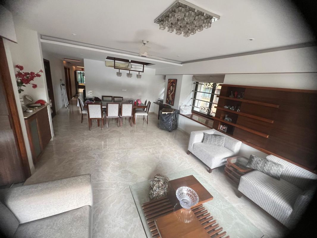 4 BHK + Servant Room Apartment For Sale in Santacruz West