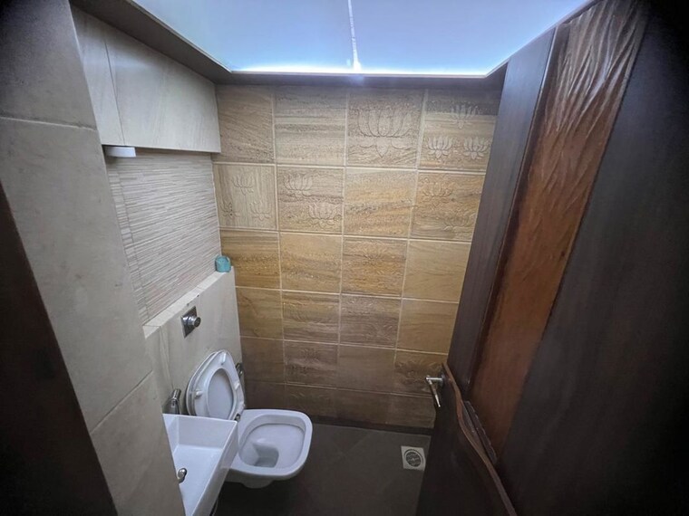 Bathroom, santacruz west 4 Bedroom 1800 Sq.Ft. Apartment In Santacruz West Mumbai 10079353