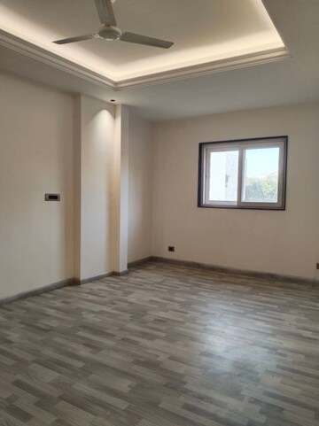 Room in 3 BHK Builder Floor at Ardee Mall, Sector 52 – for Rent