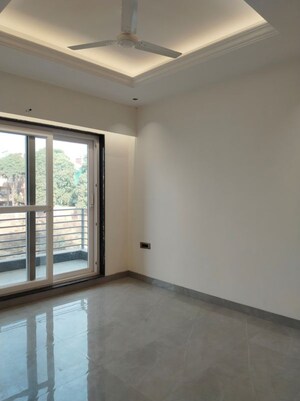 Room in 3 BHK Builder Floor at Ardee Mall, Sector 52 – for Rent