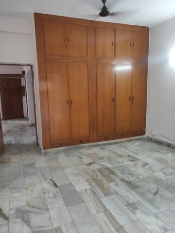 Room in 2 BHK Apartment at Shipra Suncity, Vaibhav Khand – for Rent