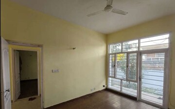 Room in  Independent House at Sushant Golf City – for Rent