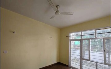 Room in  Independent House at Sushant Golf City – for Rent