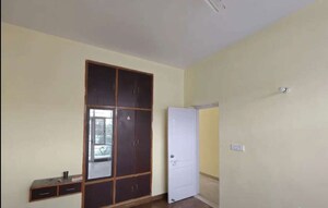 Room in  Independent House at Sushant Golf City – for Rent