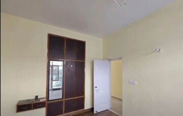 Room in  Independent House at Sushant Golf City – for Rent