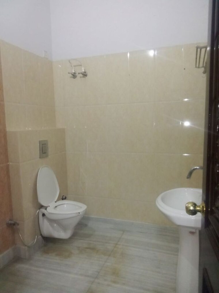 Bathroom, gms road 3 Bedroom 300 Sq.Yd. Independent House In Gms Road Dehradun 10079417