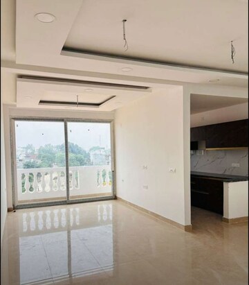 Room in 3 BHK Apartment at Arjunganj – for Rent
