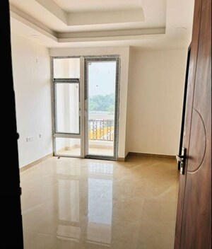 Room in 3 BHK Apartment at Arjunganj – for Rent