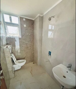 Bathroom in 3 BHK Apartment at Arjunganj – for Rent