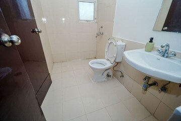 Bathroom in 3 BHK Apartment at Sare Crescent Parc, Sector 92 – for Sale