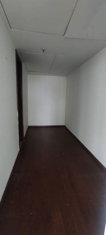 Room in 2.5 BHK Apartment at Ireo The Corridors, Sector 67a – for Sale