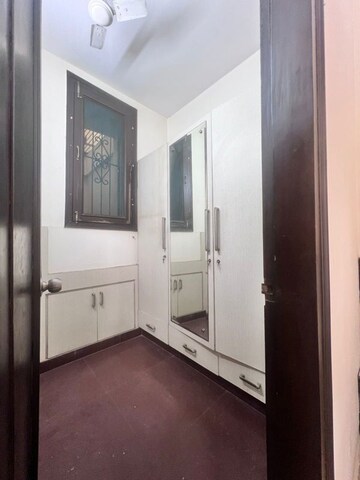 Room in 3 BHK Independent House at RWA Apartments Sector 50, Sector 50 – for Rent