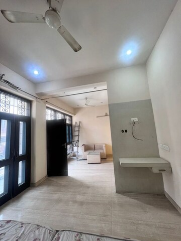 Room in 3 BHK Independent House at RWA Apartments Sector 50, Sector 50 – for Rent