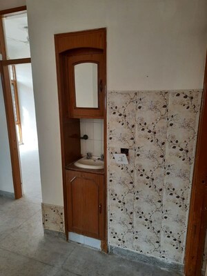 Furnished Amenities in 4 BHK Apartment at Sector 10 Dwarka – for Rent