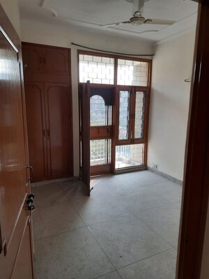 Room in 4 BHK Apartment at Sector 10 Dwarka – for Rent