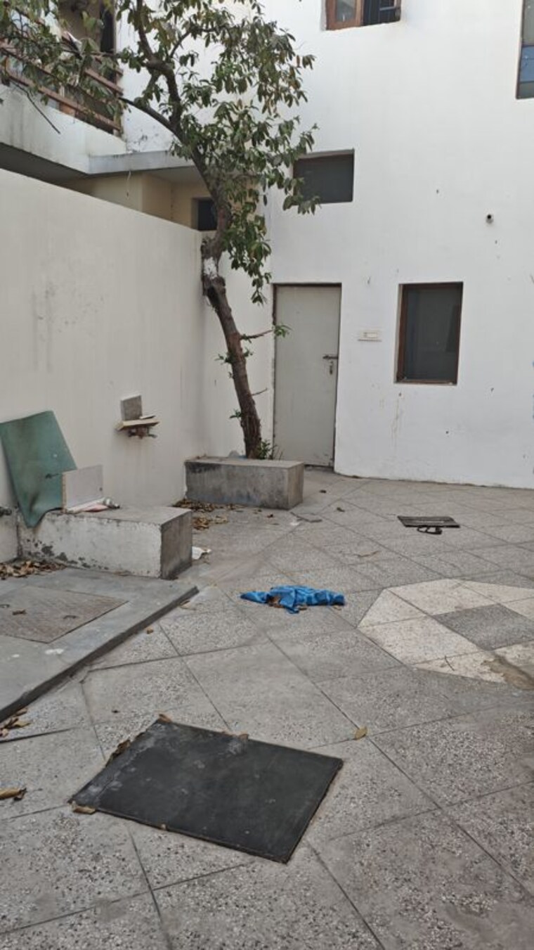 Bathroom, sector 14 5 Bedroom 350 Sq.Yd. Independent House In Sector 14 Faridabad 10079718