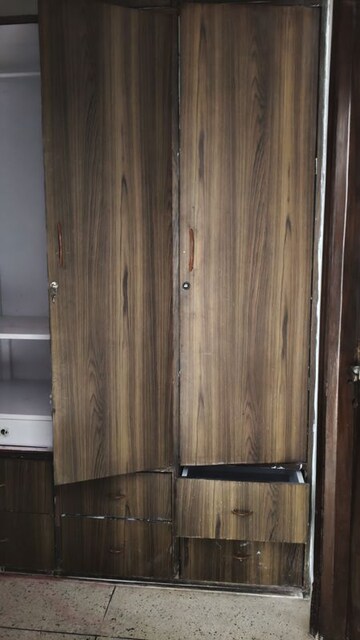 Furnished Amenities in 5 BHK Independent House at Sector 14 – for Rent