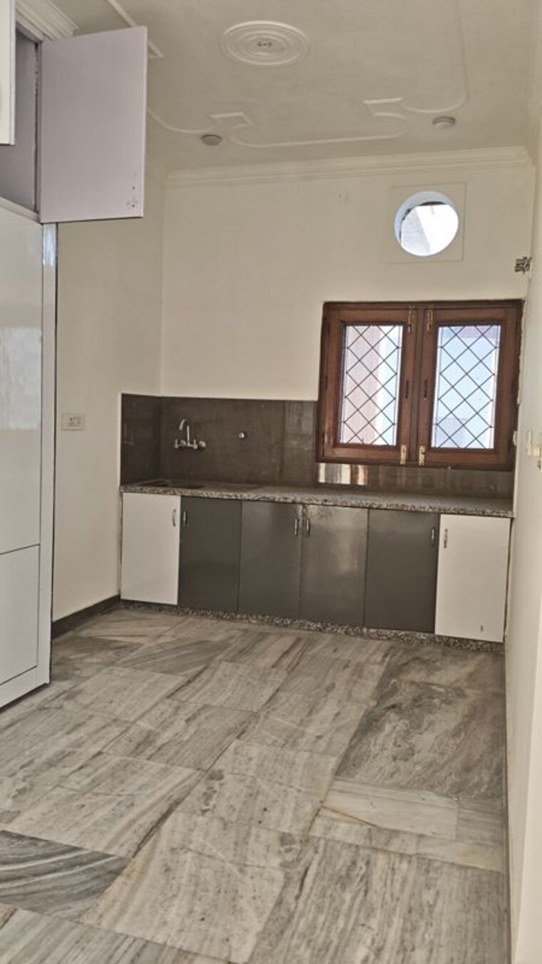 Kitchen, sector 14 5 Bedroom 350 Sq.Yd. Independent House In Sector 14 Faridabad 10079718