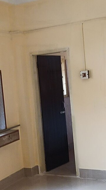 Furnished Amenities in 3 BHK Villa at Six Mile – for Rent