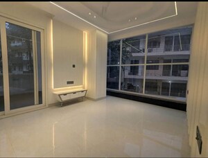 Room in 4 BHK Builder Floor at Empire Floors, Sector 57 – for Sale