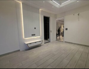 Room in 4 BHK Builder Floor at Empire Floors, Sector 57 – for Sale