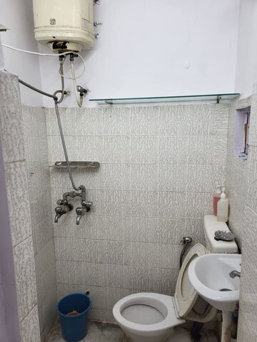 Bathroom in 1.5 BHK Builder Floor at Saket – for Rent