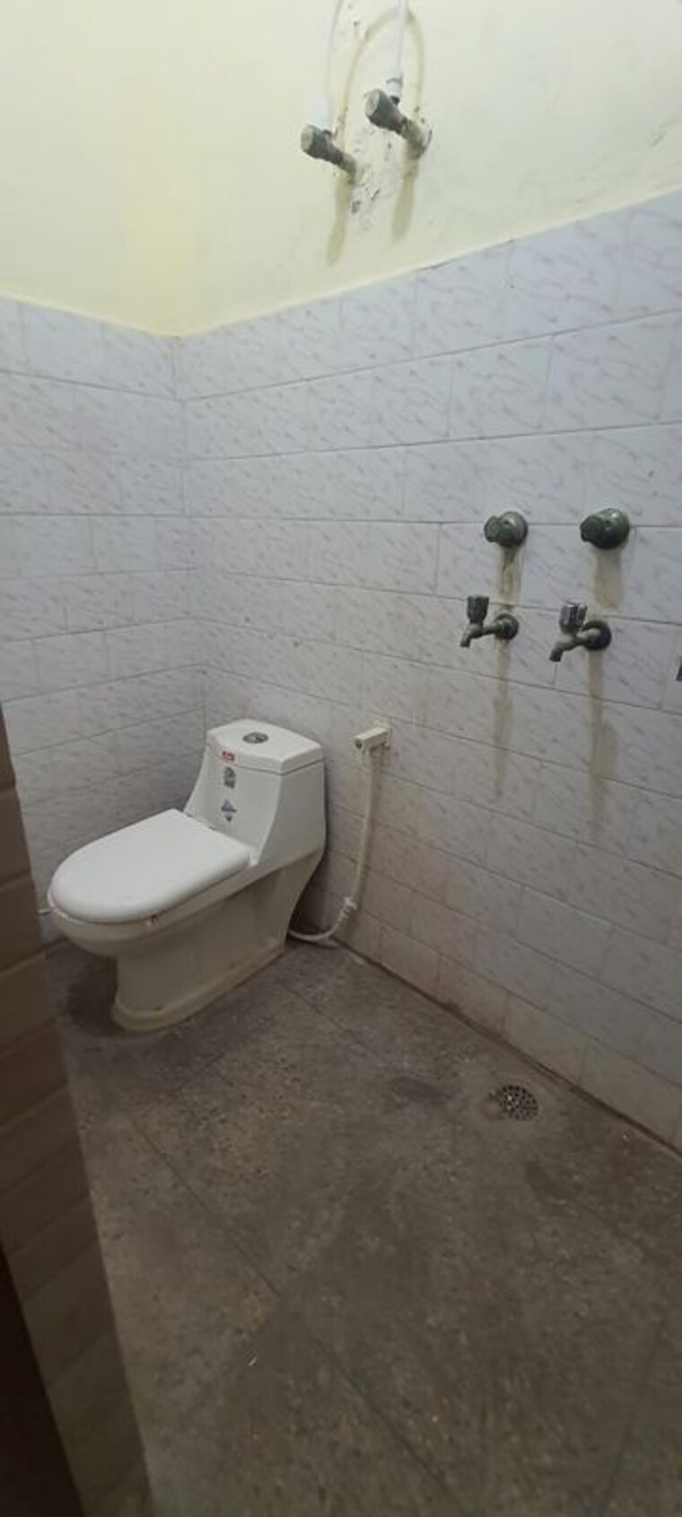 Bathroom, sector 3 2 Bedroom 540 Sq.Yd. Independent House In Sector 3 Faridabad 10079775