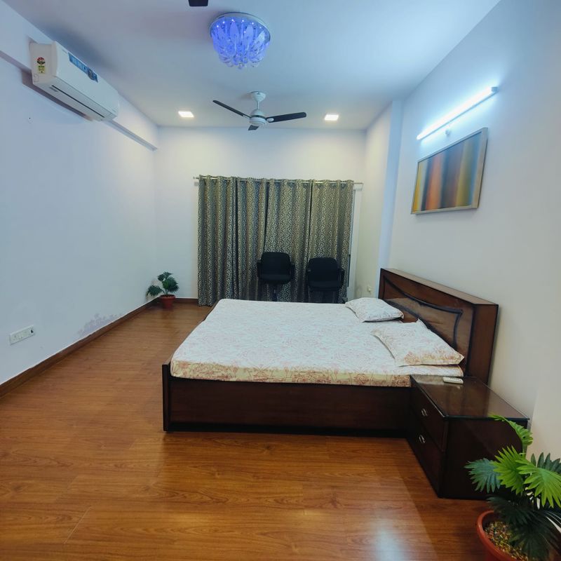3.5 BHK + Servant Room Apartment For Rent in Rohtas Presidential Tower