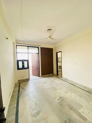 Room in 5 BHK Apartment at Sector 11 Dwarka – for Rent