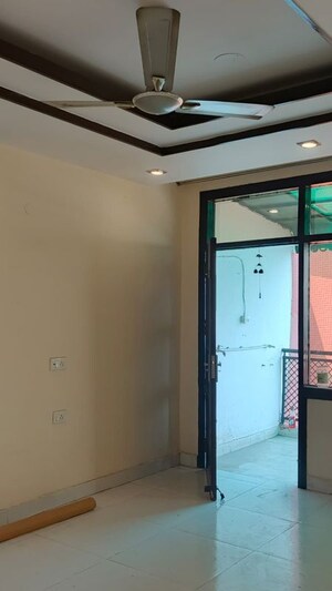 Room in 3 BHK Apartment at Sector 13 Dwarka – for Rent