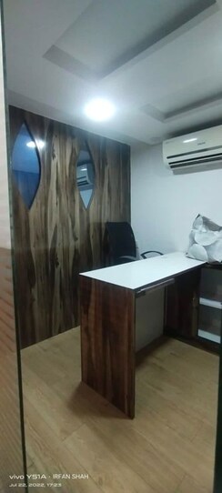 Office Space For Rent in Peninsula Plaza