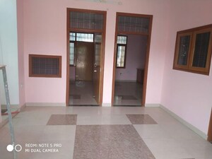 Room in 2 BHK Builder Floor at Gomti Nagar – for Rent