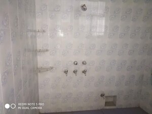 Master Bedroom in 2 BHK Builder Floor at Gomti Nagar – for Rent