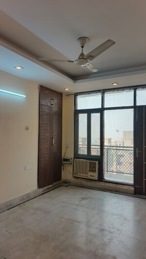 Room in 2 BHK Apartment at Sector 14 Dwarka – for Rent