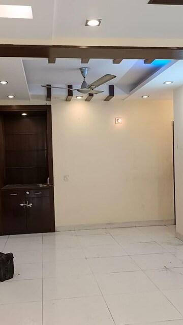 Room in 2 BHK Apartment at Sector 14 Dwarka – for Rent