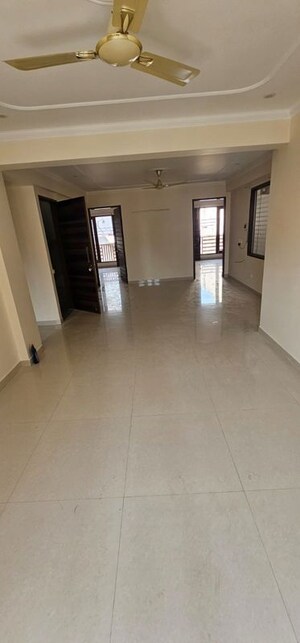 Room in 3 BHK Builder Floor at Sector 23 – for Rent