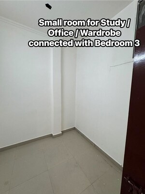Room in 3 BHK Builder Floor at RWA Federation, Vaishali Sector 5 – for Rent
