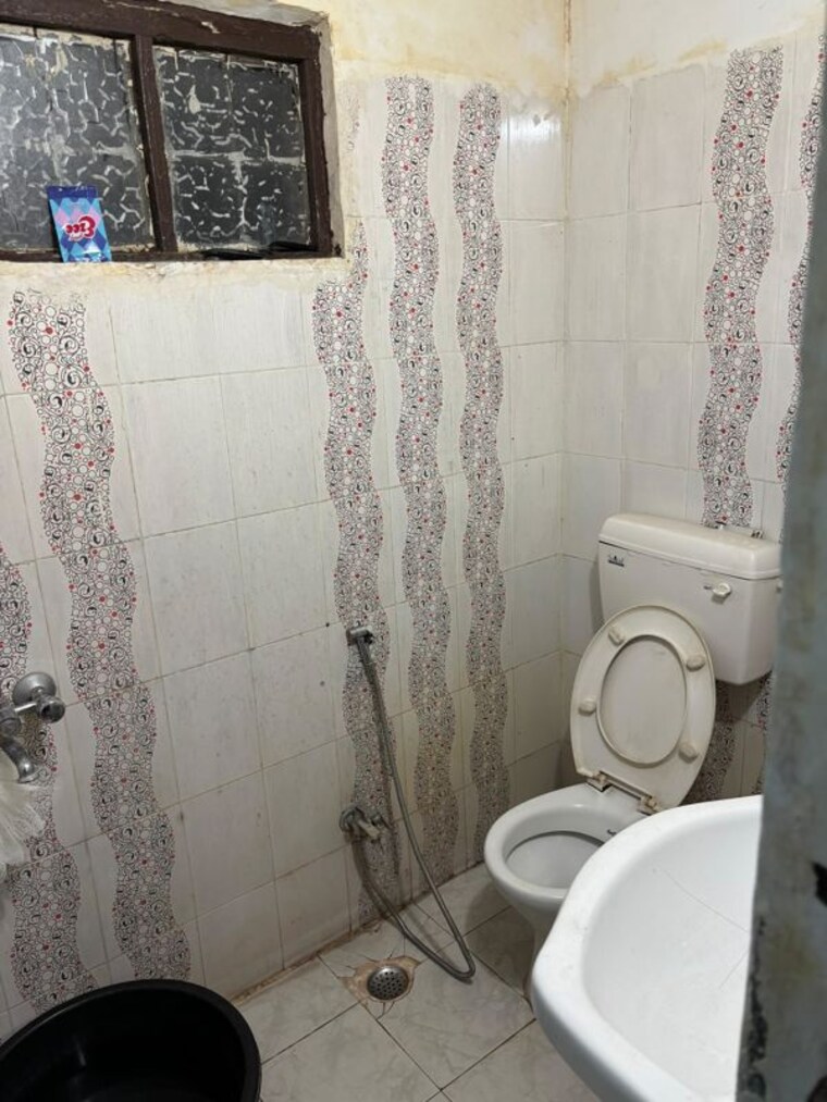 Bathroom, goel-tower 2 Bedroom 1000 Sq.Ft. Apartment In Anora Kala Lucknow 10079566