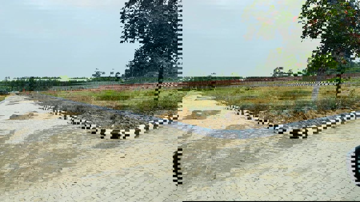 Plot For Sale in Sector 78