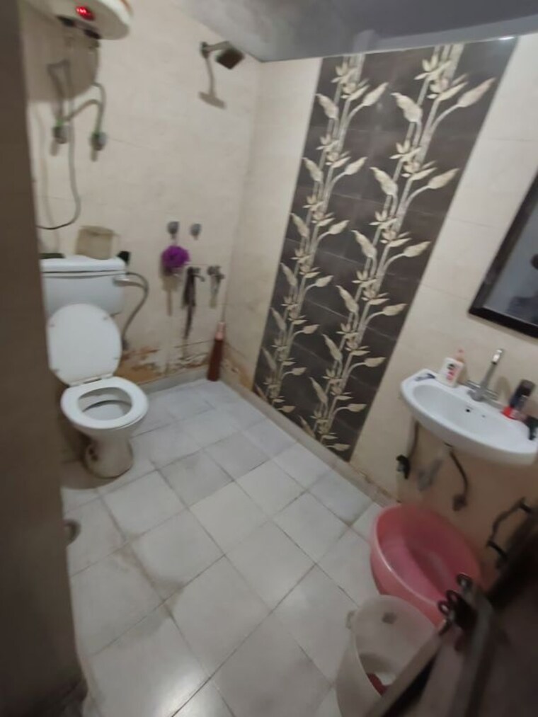 Bathroom, malviya nagar 2 Bedroom 100 Sq.Yd. Independent House In Malviya Nagar Delhi 10079863
