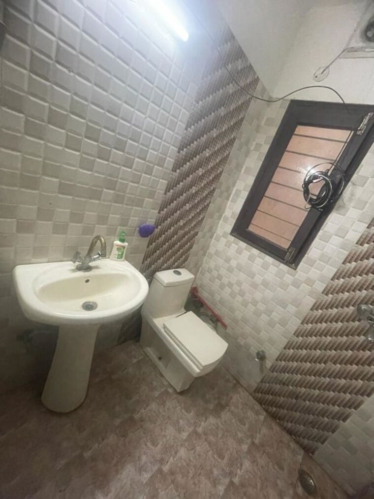 Bathroom, palam vihar extension 2 Bedroom 750 Sq.Ft. Builder Floor In Palam Vihar Extension Gurgaon 10079864