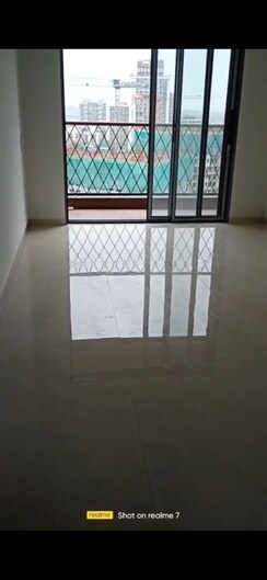 2 BHK Apartment For Rent in Modirealty Vatvriksh