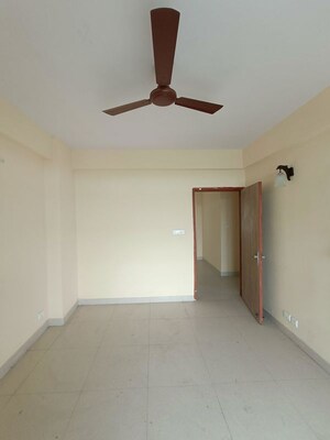 Room in 3 BHK Apartment at Sector 4 Dwarka – for Rent