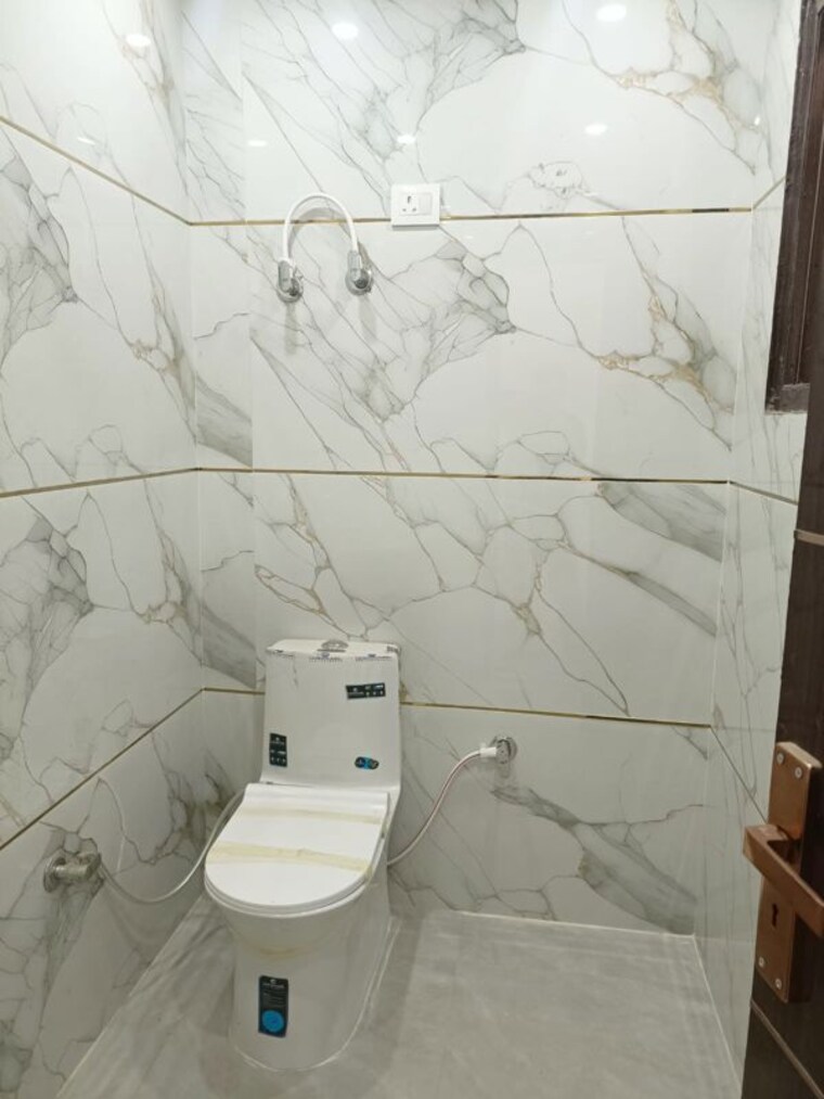 Bathroom, rameshwar-tower 3 Bedroom 1600 Sq.Ft. Apartment In Vaishali Sector 4 Ghaziabad 10079907